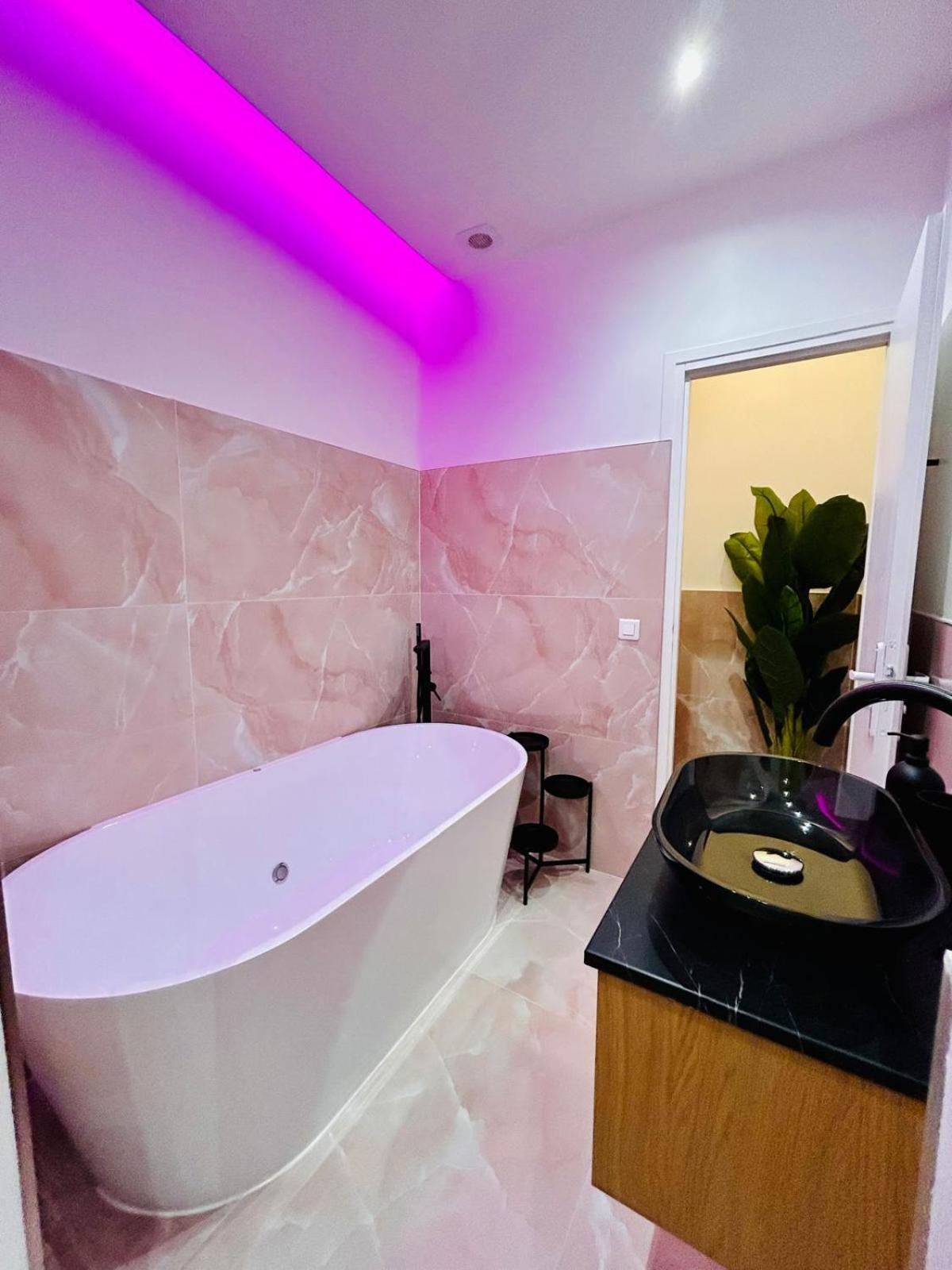 Appartement Intimate Escape - Seaside - Bath - Wifi - Ac *
